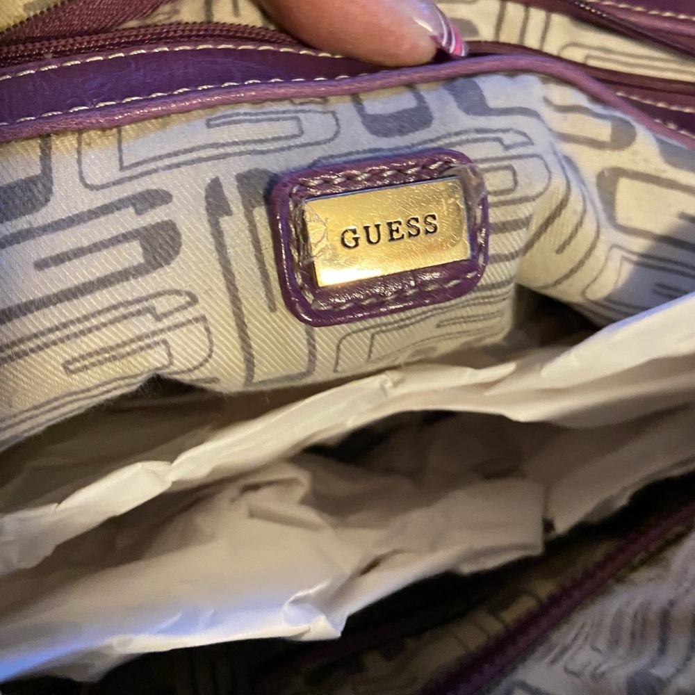 Guess Purse - Picture 5 of 14